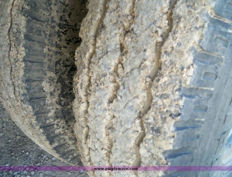 image for item 7404 2001 Hillsboro 700 flatbed trailer with folding dovetail