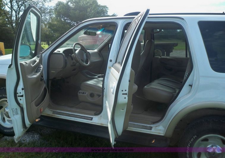image for item 7412 1999 Ford Expedition Eddie Bauer edition