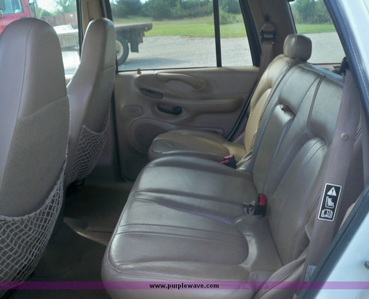 image for item 7412 1999 Ford Expedition Eddie Bauer edition