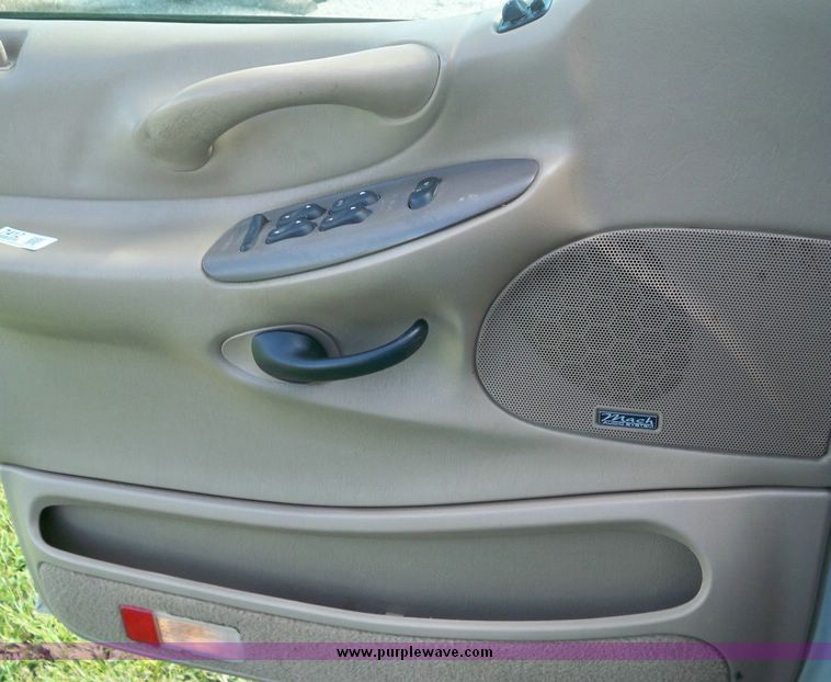 image for item 7412 1999 Ford Expedition Eddie Bauer edition