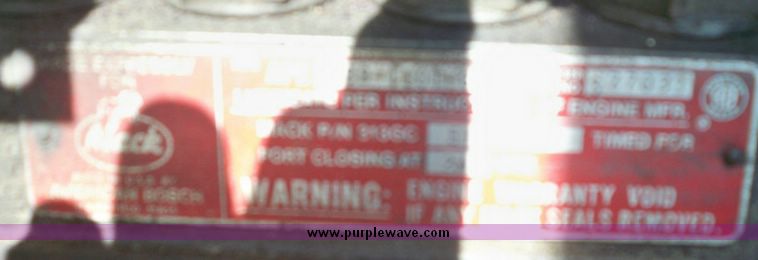 image for item 7416 1984 Mack 600 U600 tandem axle truck