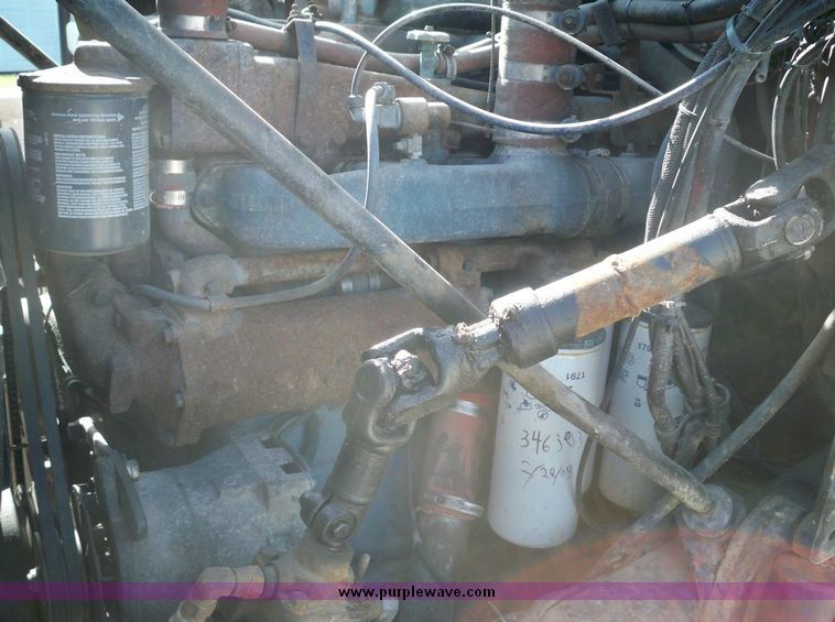 image for item 7416 1984 Mack 600 U600 tandem axle truck