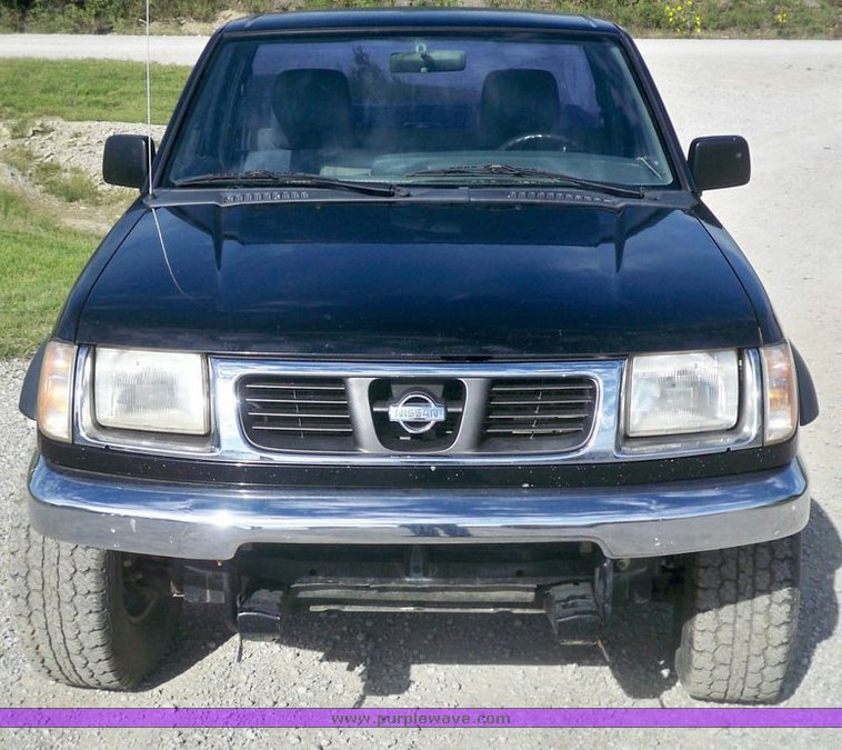 image for item 7418 1998 Nissan Frontier/XE pickup