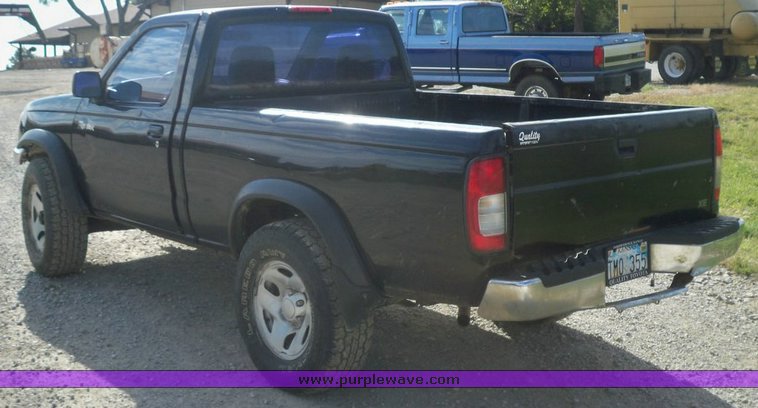 image for item 7418 1998 Nissan Frontier/XE pickup