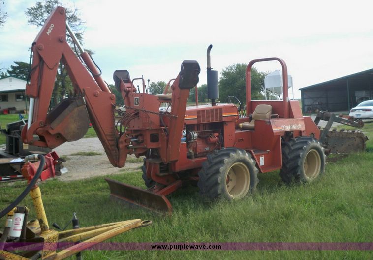 image for item 7419 Ditch Witch 7610DD trencher
