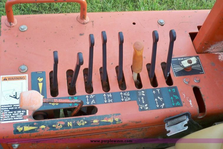 image for item 7419 Ditch Witch 7610DD trencher