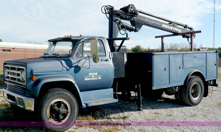 image for item 8567 1984 GMC C6500 service truck