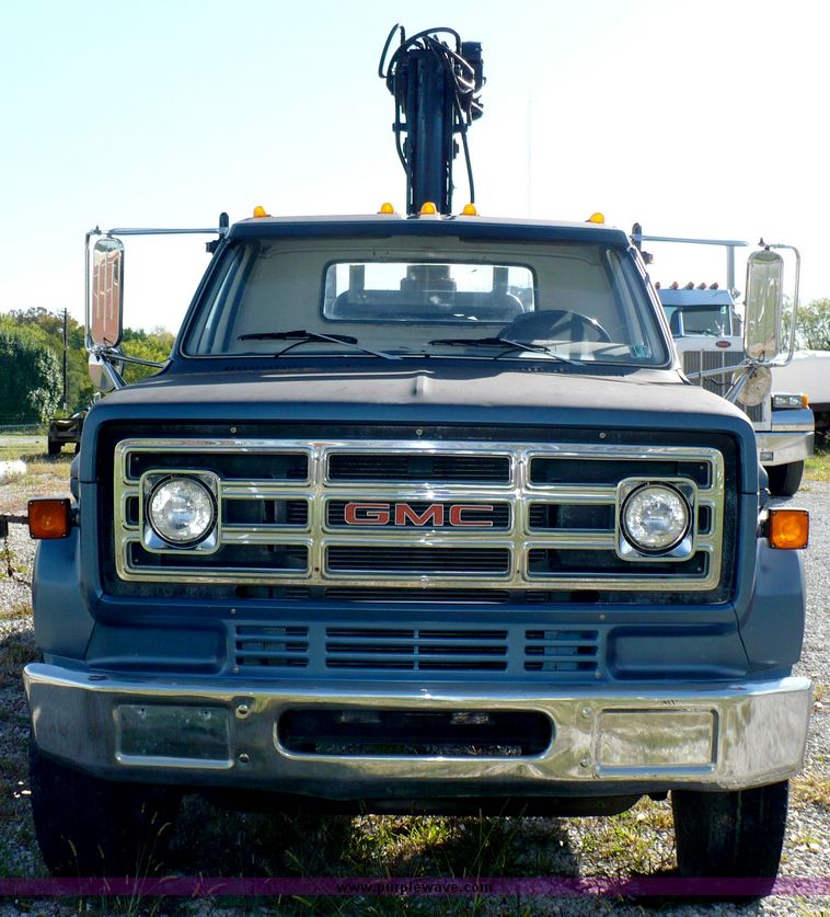 image for item 8567 1984 GMC C6500 service truck