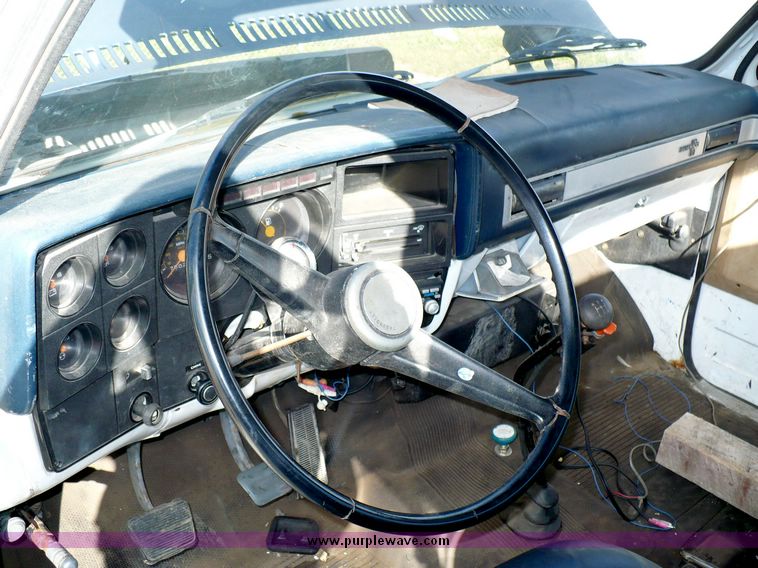 image for item 8567 1984 GMC C6500 service truck