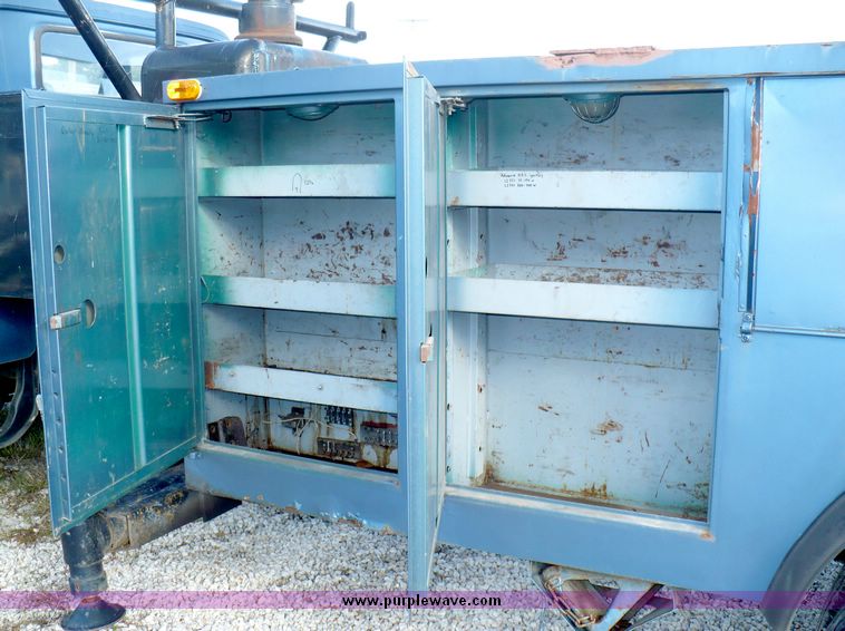 image for item 8567 1984 GMC C6500 service truck