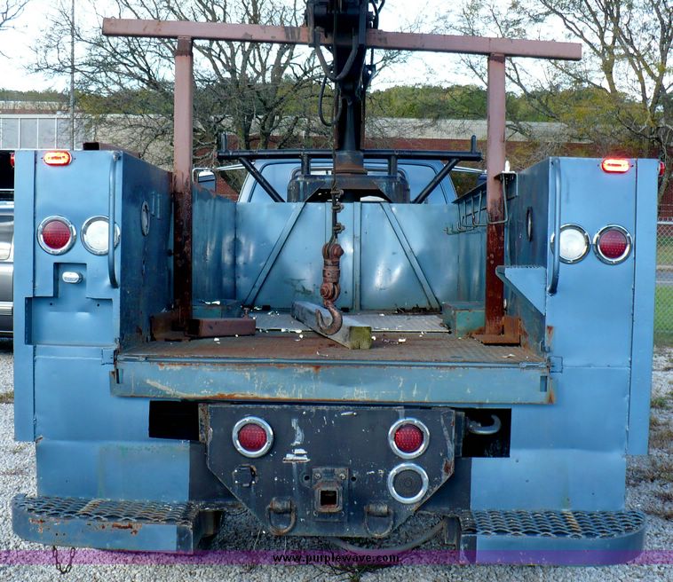 image for item 8567 1984 GMC C6500 service truck