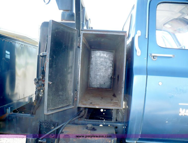 image for item 8567 1984 GMC C6500 service truck