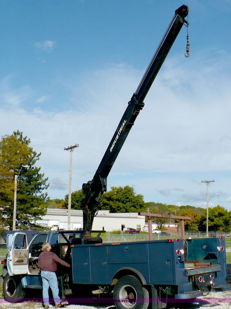 image for item 8567 1984 GMC C6500 service truck