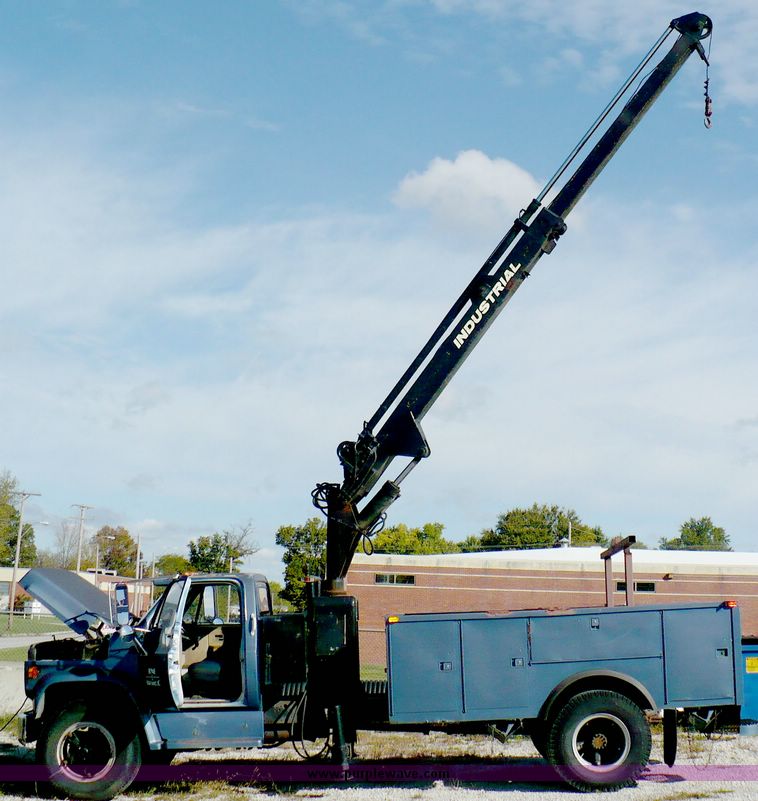 image for item 8567 1984 GMC C6500 service truck