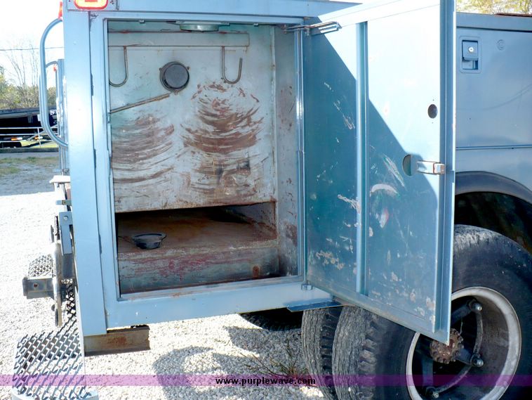 image for item 8567 1984 GMC C6500 service truck