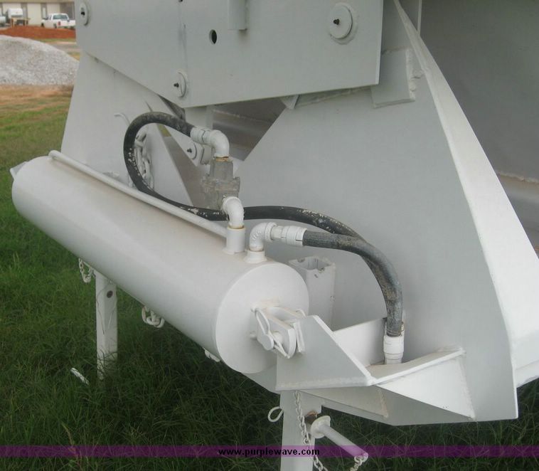 image for item 8750 2004 Trail Blazer rock trailer