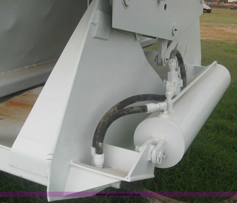 image for item 8750 2004 Trail Blazer rock trailer