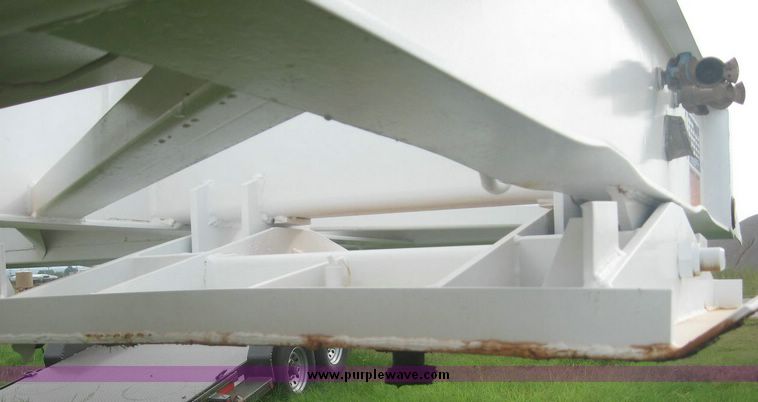 image for item 8750 2004 Trail Blazer rock trailer