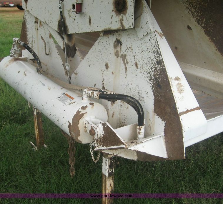 image for item 8751 2005 Trail Blazer rock trailer