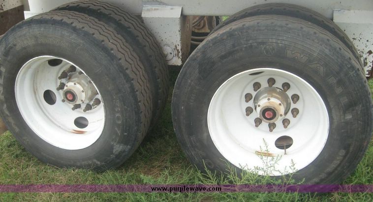 image for item 8751 2005 Trail Blazer rock trailer