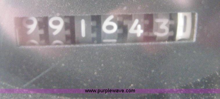 image for item 8753 1999 International 9200 semi truck