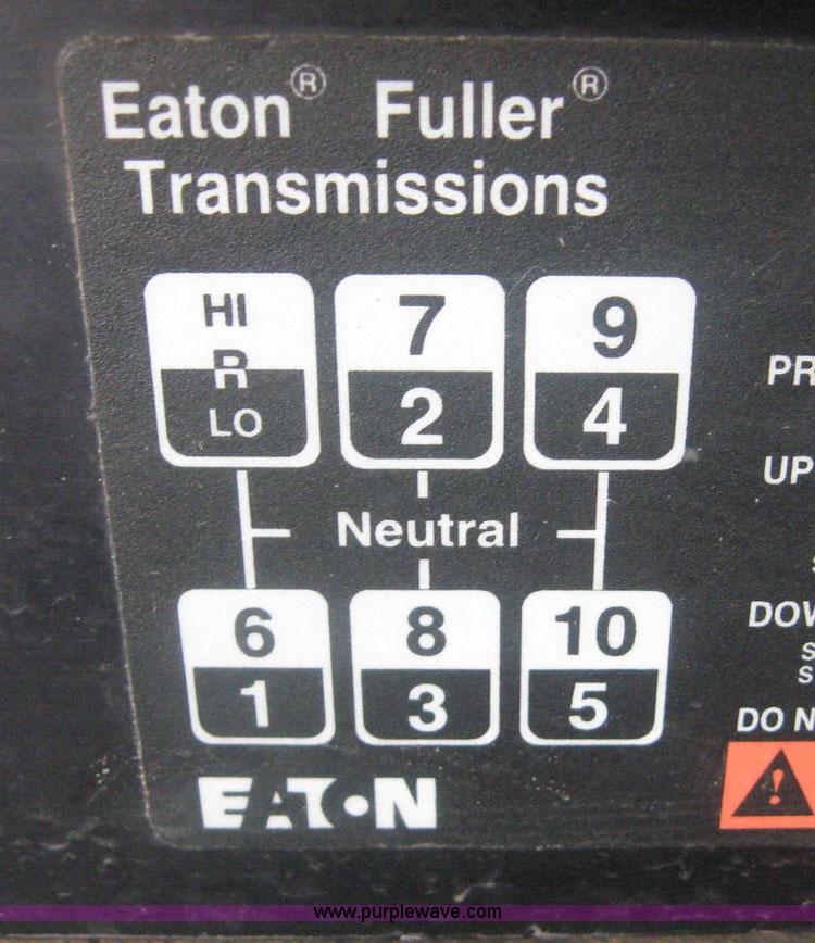 image for item 8753 1999 International 9200 semi truck