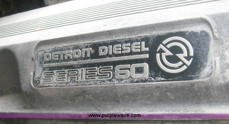 image for item 8753 1999 International 9200 semi truck