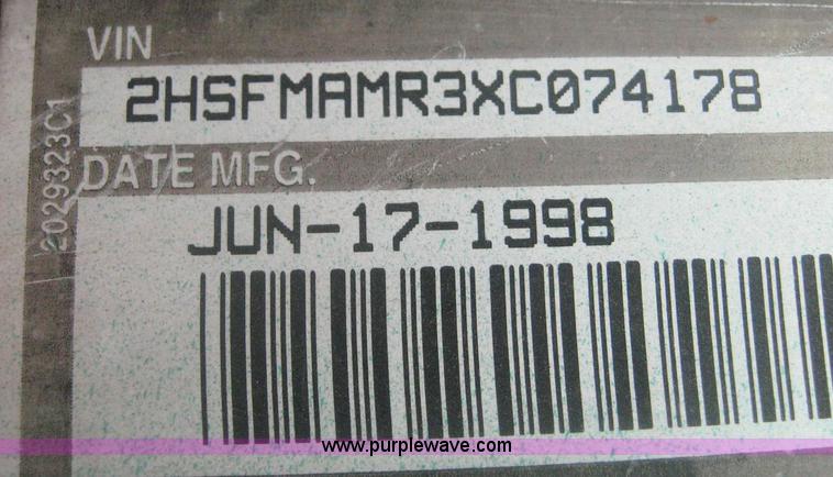 image for item 8753 1999 International 9200 semi truck