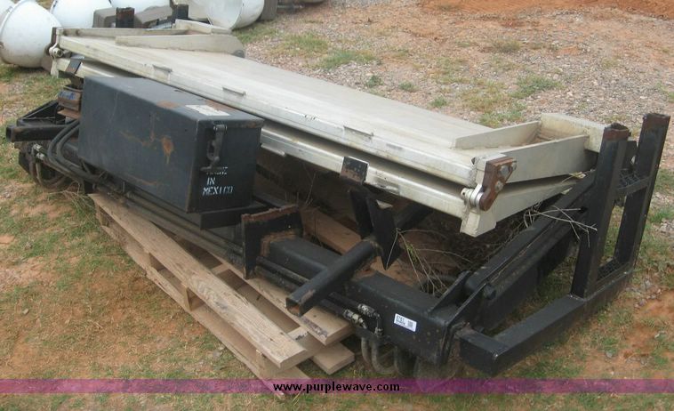 image for item 8761 Hydraulic end gate lift