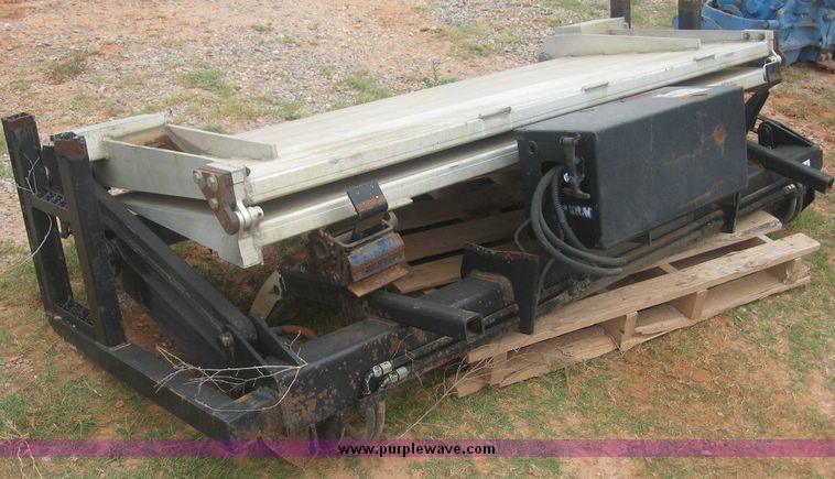 image for item 8761 Hydraulic end gate lift