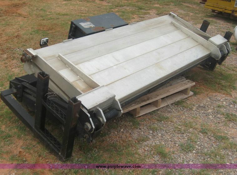 image for item 8761 Hydraulic end gate lift