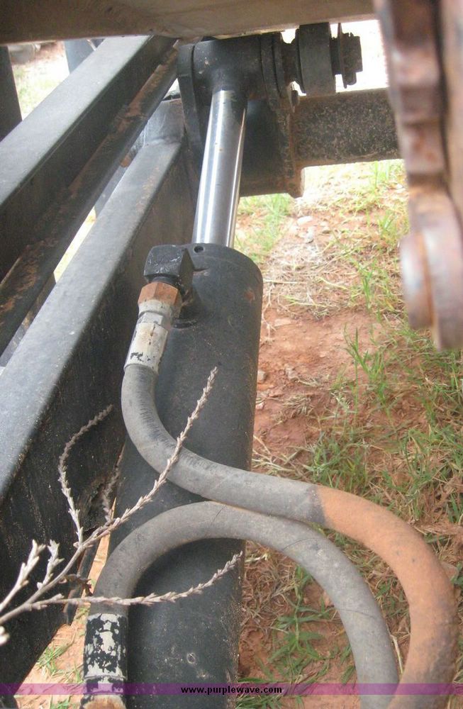 image for item 8761 Hydraulic end gate lift