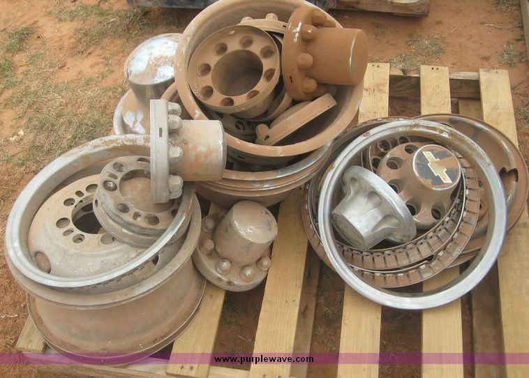 image for item 8767 Assorted automotive parts