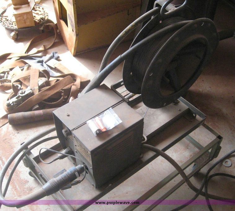 image for item 8770 Lincoln R35-40C welder with wire feed
