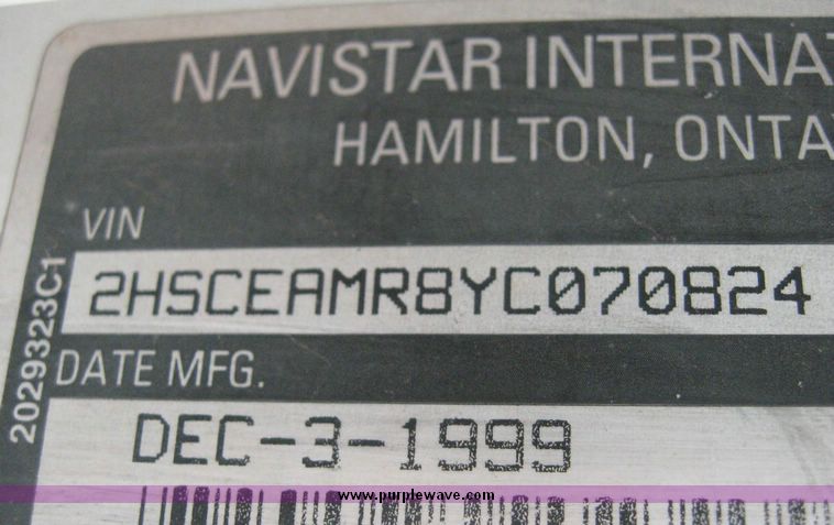 image for item 8774 2000 International 9200 semi truck