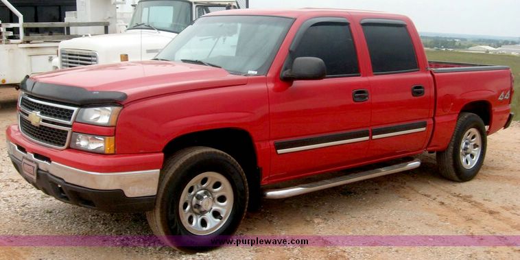 image for item 8776 2006 Chevrolet K1500 Silverado crew cab pickup