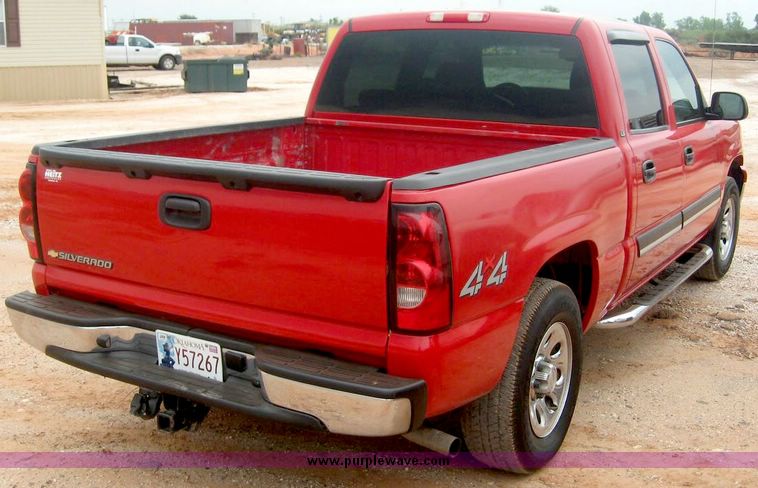 image for item 8776 2006 Chevrolet K1500 Silverado crew cab pickup