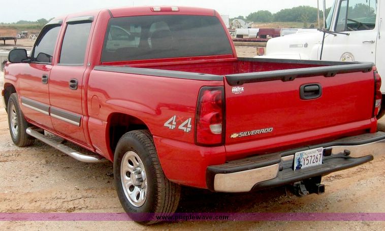 image for item 8776 2006 Chevrolet K1500 Silverado crew cab pickup