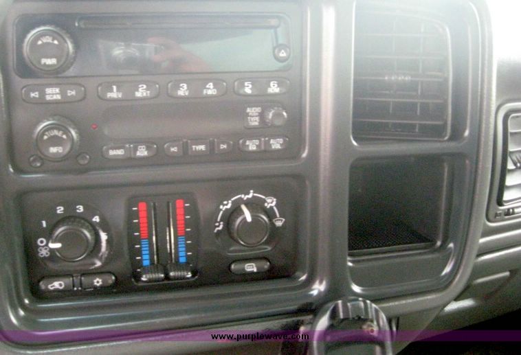 image for item 8776 2006 Chevrolet K1500 Silverado crew cab pickup