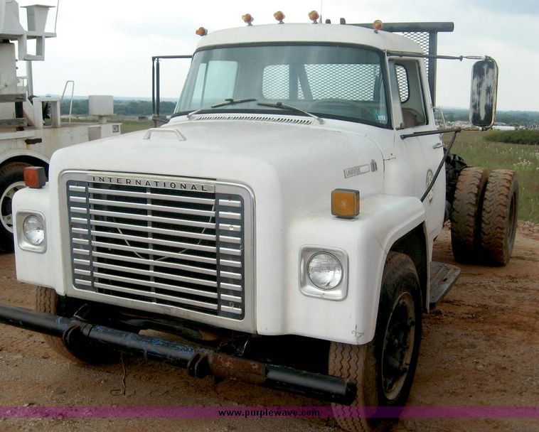 image for item 8777 1974 International Loadstar 1600 single axle semi truck