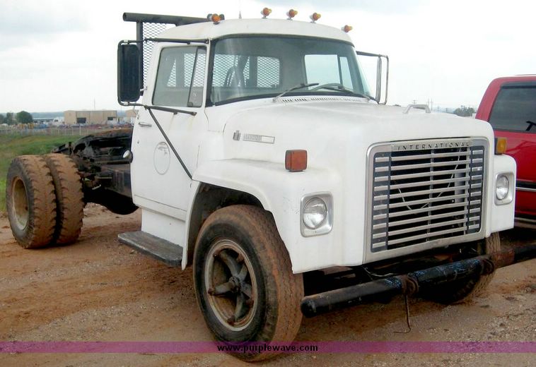 image for item 8777 1974 International Loadstar 1600 single axle semi truck