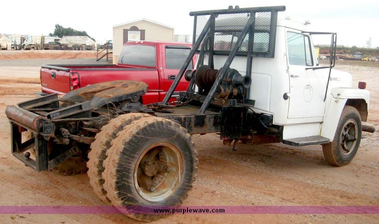 image for item 8777 1974 International Loadstar 1600 single axle semi truck