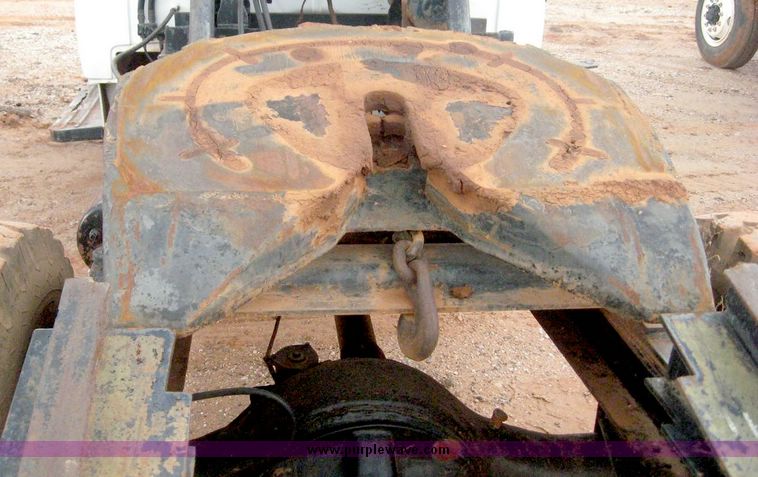 image for item 8777 1974 International Loadstar 1600 single axle semi truck