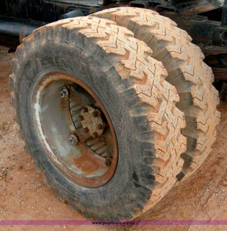 image for item 8777 1974 International Loadstar 1600 single axle semi truck