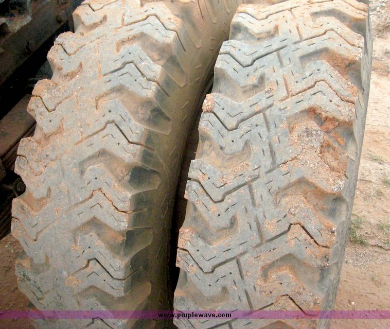 image for item 8777 1974 International Loadstar 1600 single axle semi truck