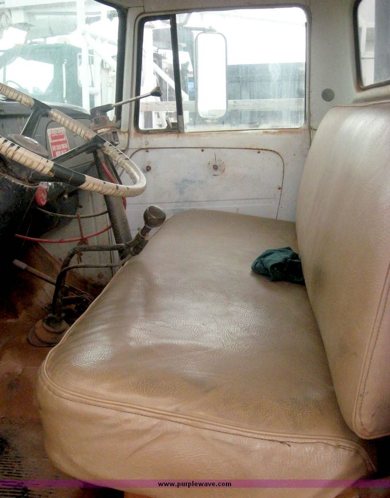 image for item 8777 1974 International Loadstar 1600 single axle semi truck