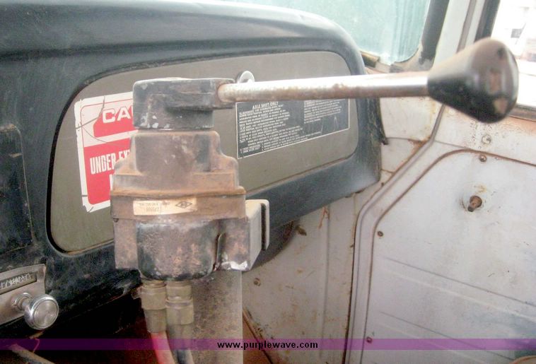 image for item 8777 1974 International Loadstar 1600 single axle semi truck