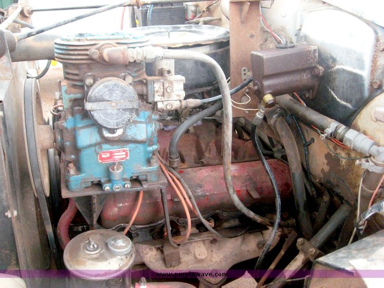 image for item 8777 1974 International Loadstar 1600 single axle semi truck