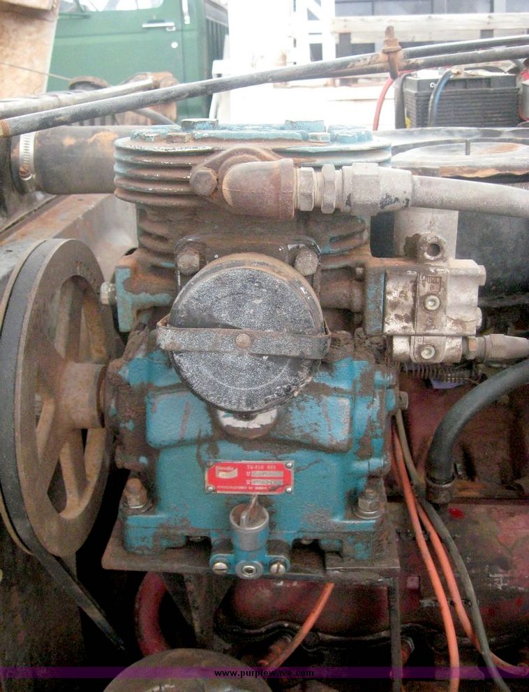 image for item 8777 1974 International Loadstar 1600 single axle semi truck