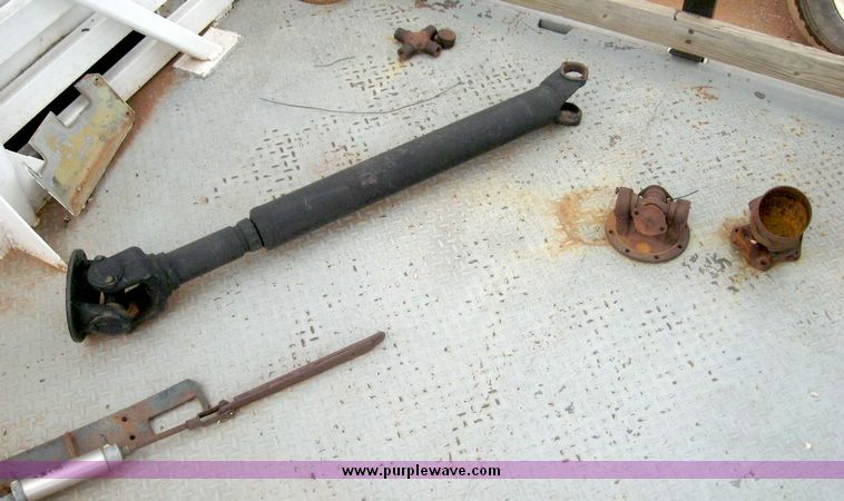 image for item 8778 1980 Ford F700 truck with auger bin